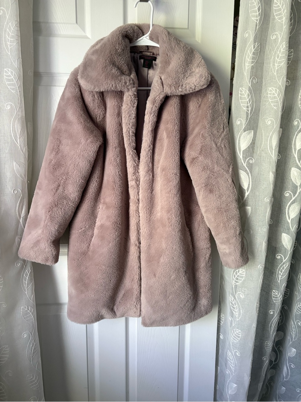 Christian Siriano sz M Faux rich Fur Old Money Coquette Teddy Coat a tiny stain